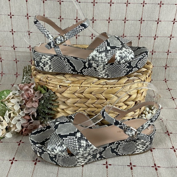 kate spade Shoes - 🌺HP Kate Spade “Bunton” Snakeskin Embossed Leather Strappy Platform Sandals 9.5